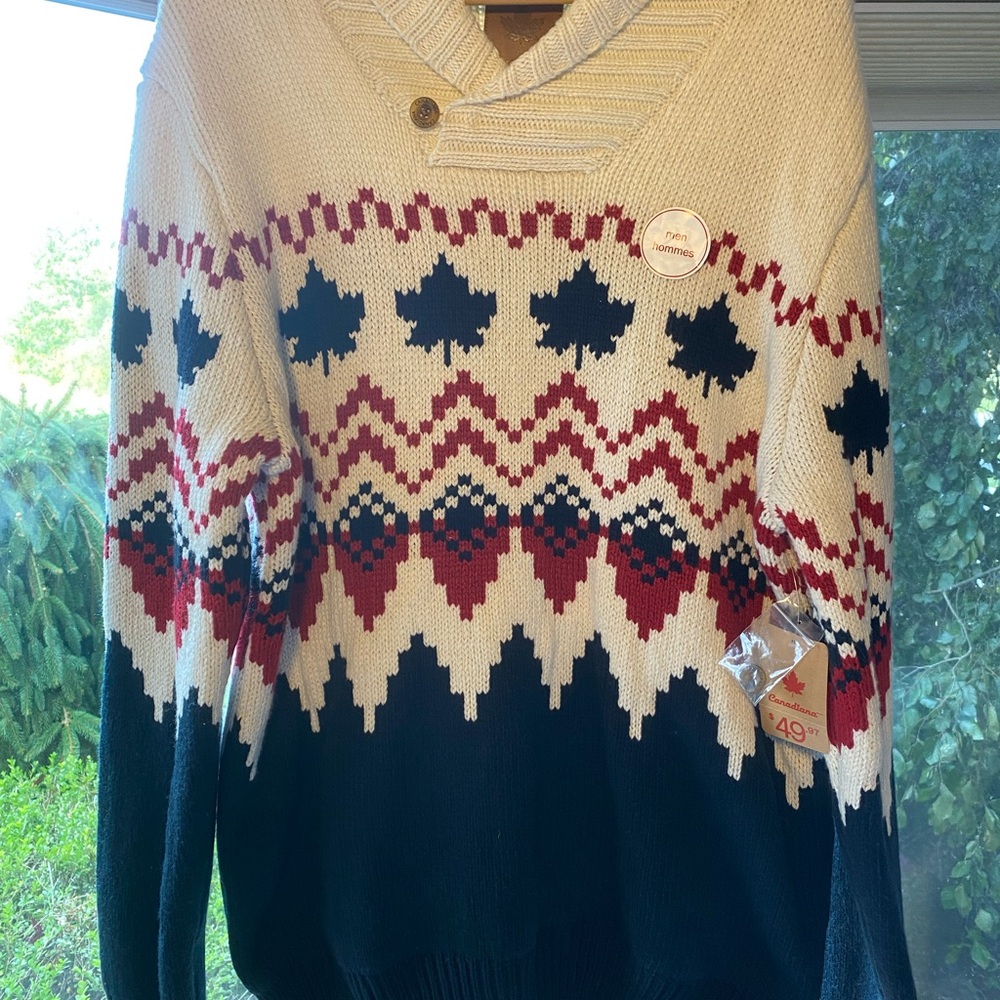 La CANADIENNE V-Neck Sweater - Cream, Red, Black